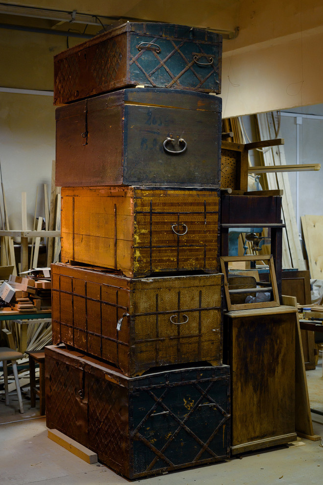 Фотографии из мастерской мебельного реставратора