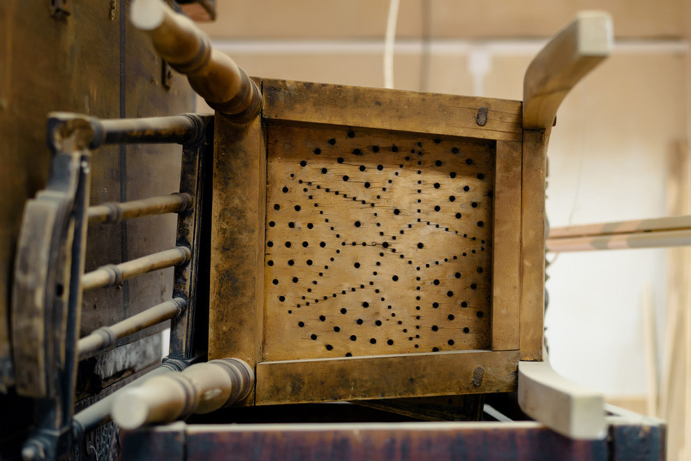 Фотографии из мастерской мебельного реставратора