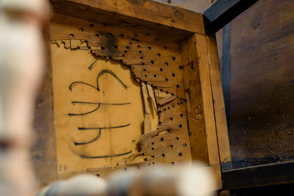 Фотографии из мастерской мебельного реставратора