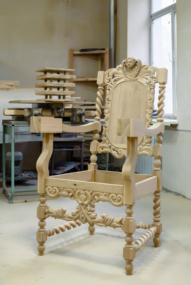 Фотографии из мастерской мебельного реставратора