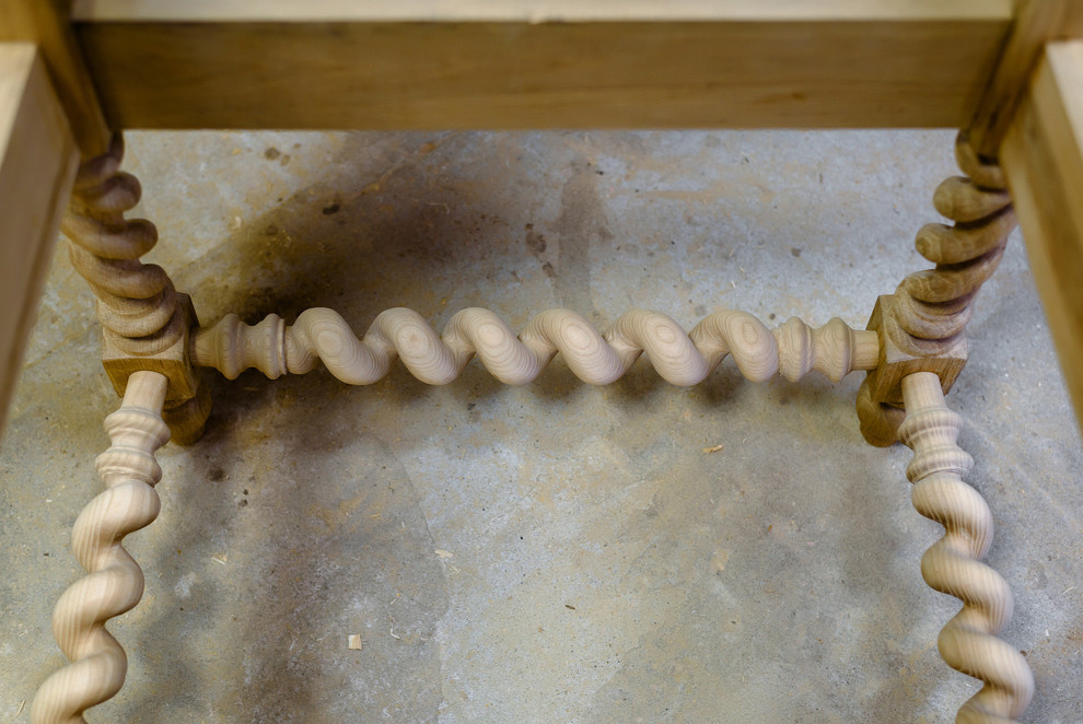 Фотографии из мастерской мебельного реставратора