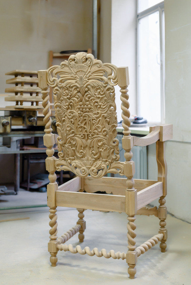 Фотографии из мастерской мебельного реставратора