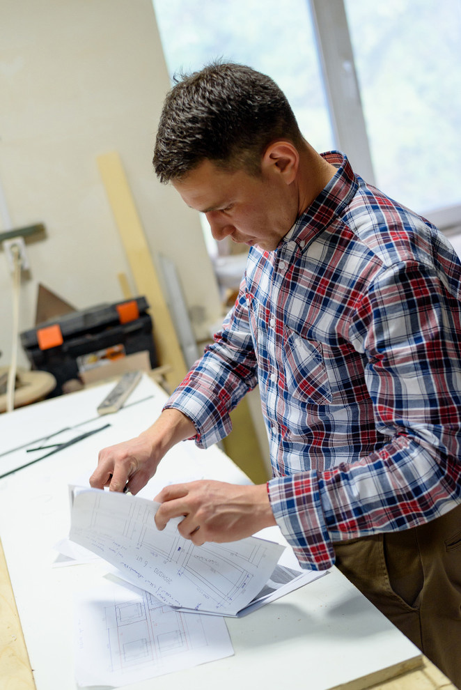 Фотографии из мастерской мебельного реставратора