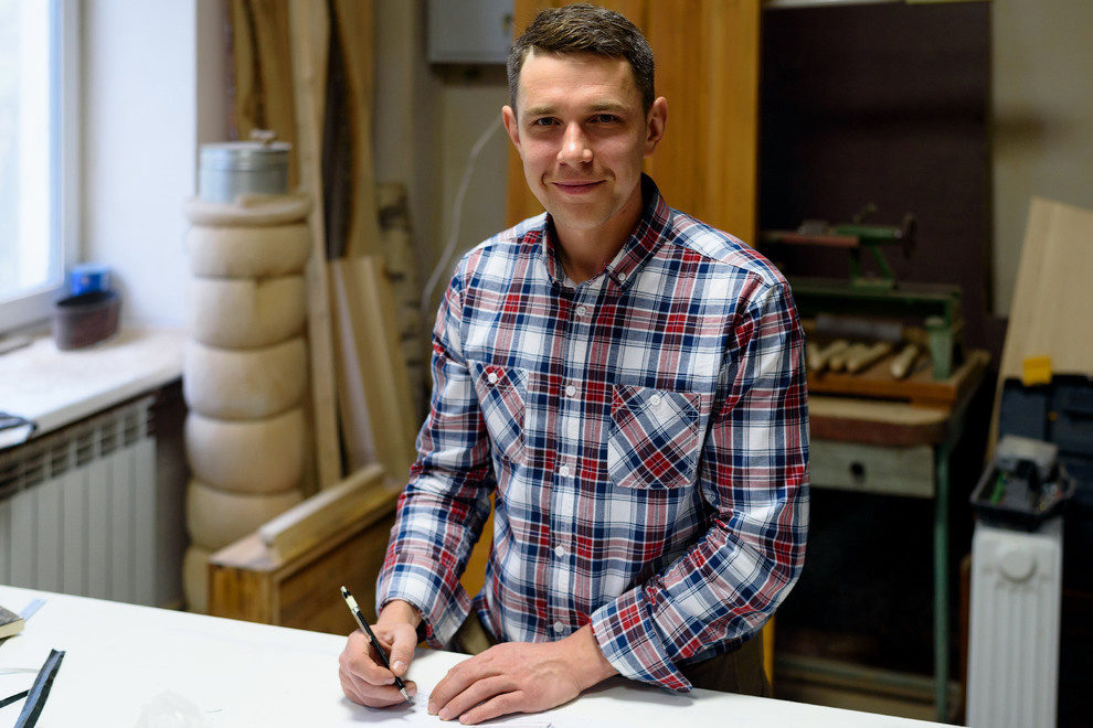 Фотографии из мастерской мебельного реставратора