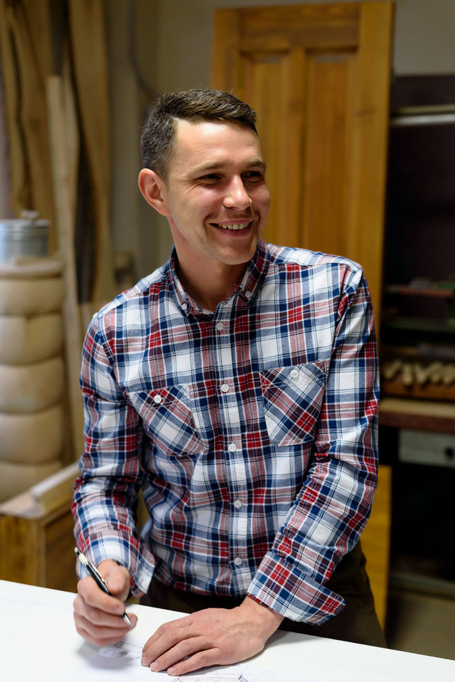 Фотографии из мастерской мебельного реставратора