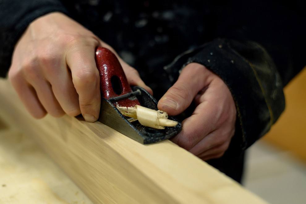 Фотографии из мастерской мебельного реставратора