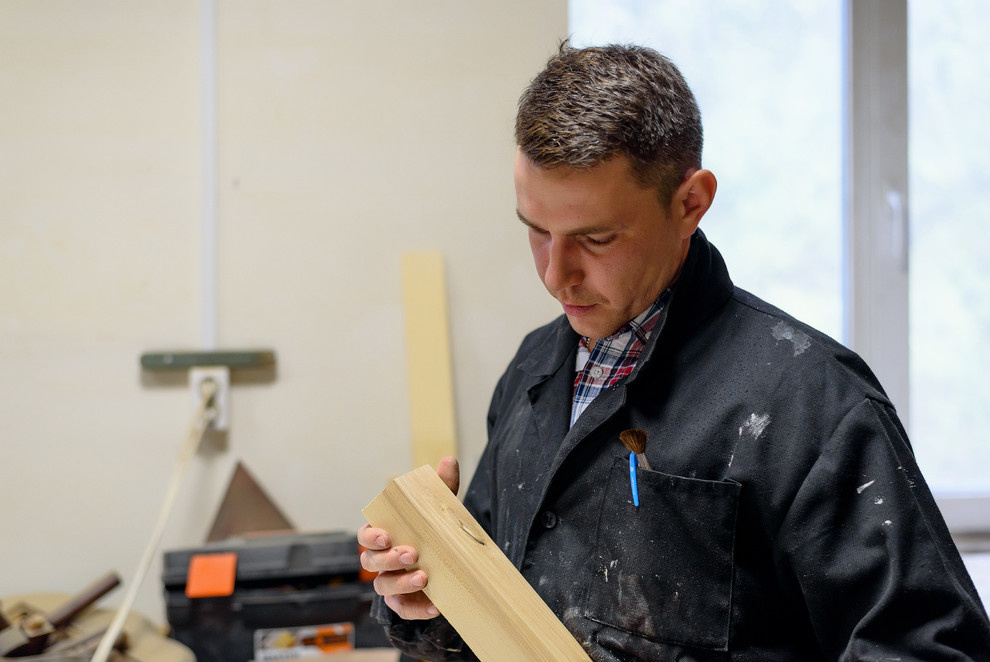 Фотографии из мастерской мебельного реставратора