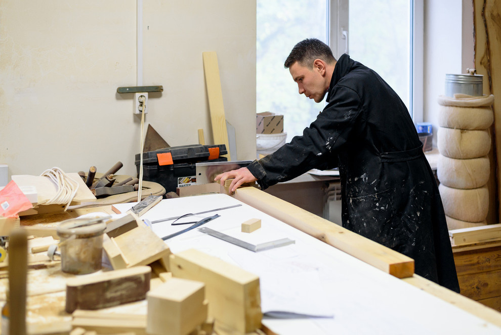 Фотографии из мастерской мебельного реставратора