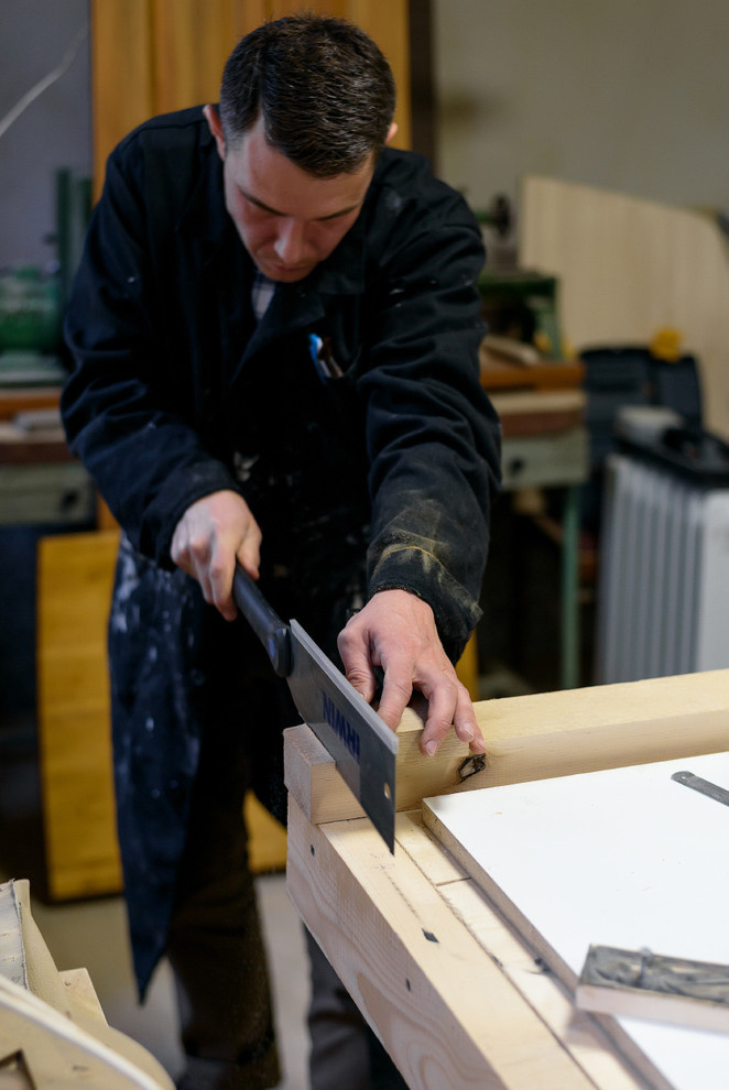 Фотографии из мастерской мебельного реставратора