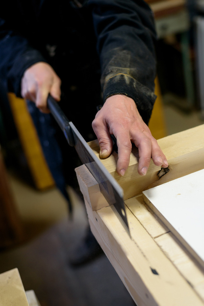 Фотографии из мастерской мебельного реставратора