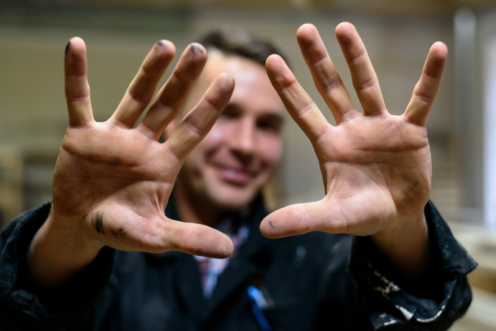 Фотографии из мастерской мебельного реставратора