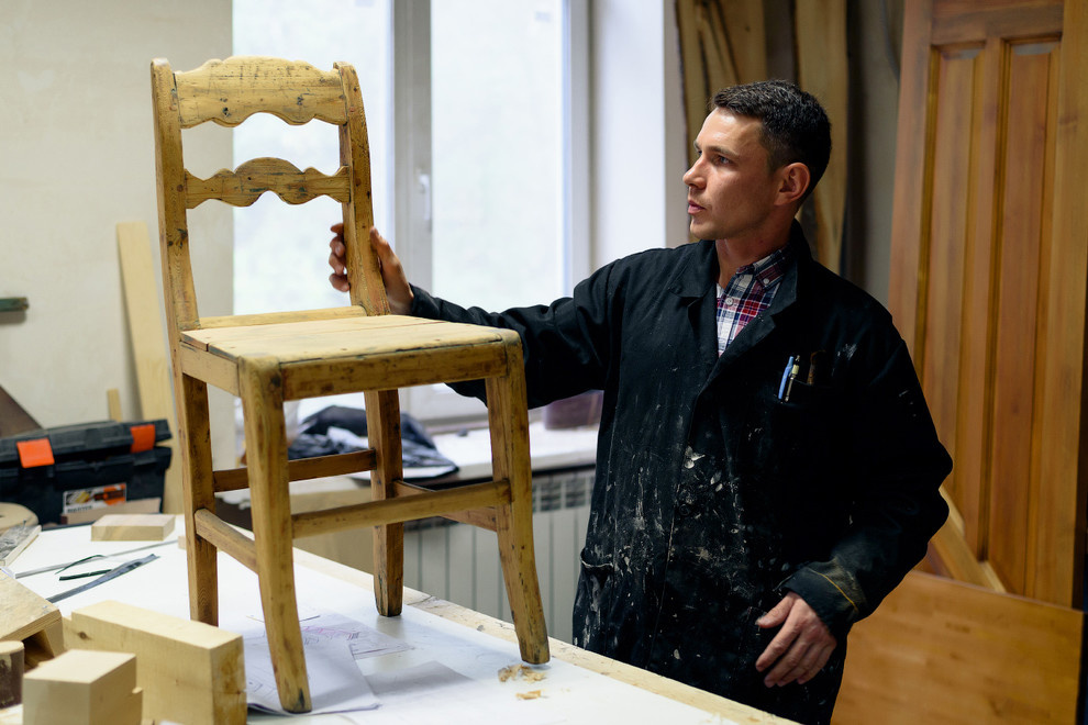 Фотографии из мастерской мебельного реставратора