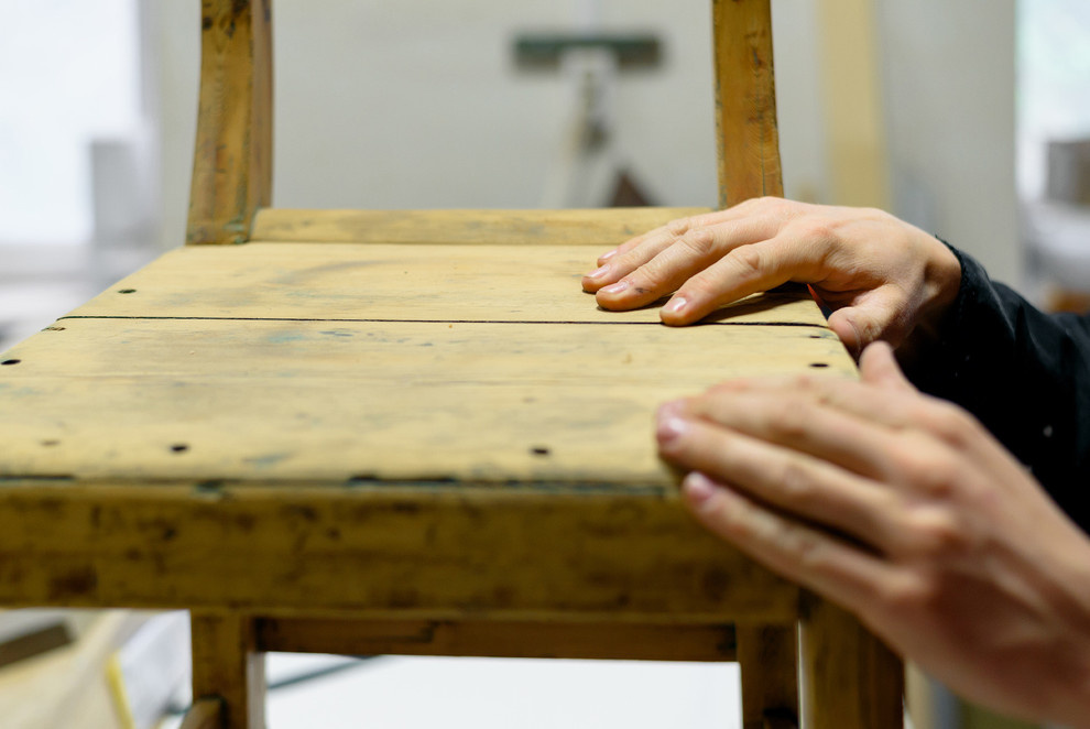 Фотографии из мастерской мебельного реставратора