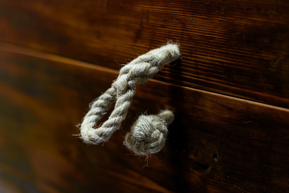 Фотографии из мастерской мебельного реставратора