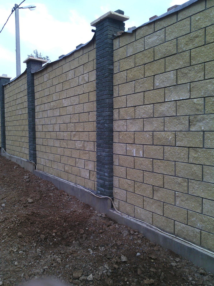 Кирпичный забор