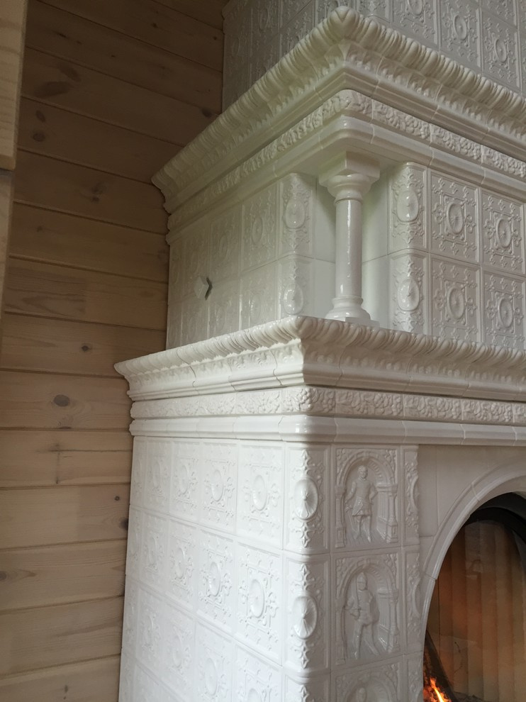 Камин белоснежный из коллекции изразцов "Реставрация"