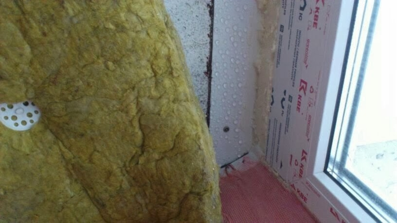 удаление конденсата с металлического козырька лоджии