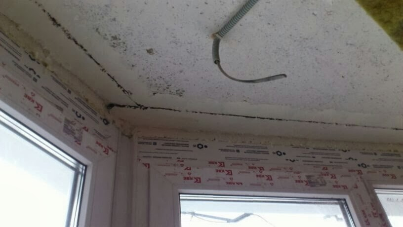 удаление конденсата с металлического козырька лоджии