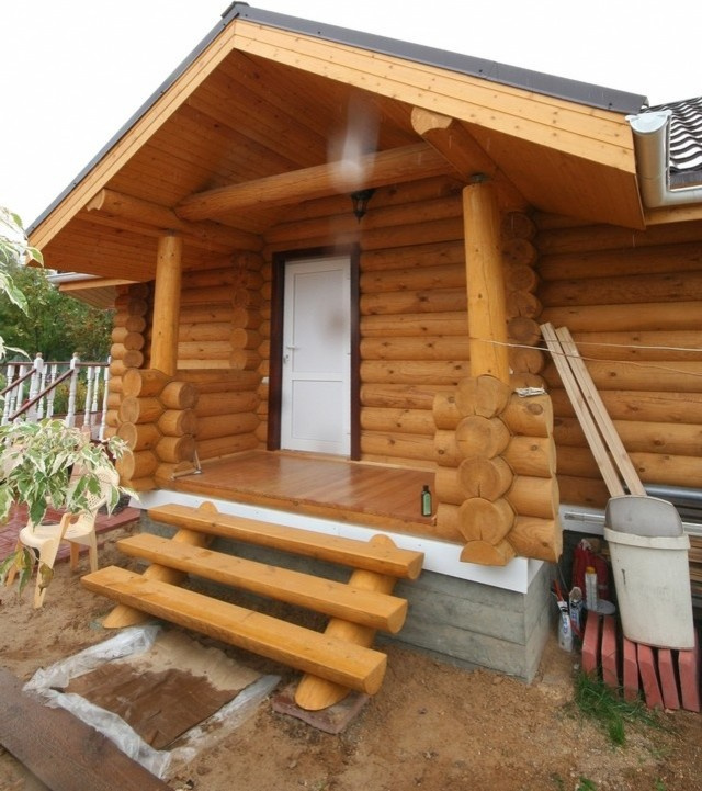 Баня из оцилиндрованного бревна "Песня"