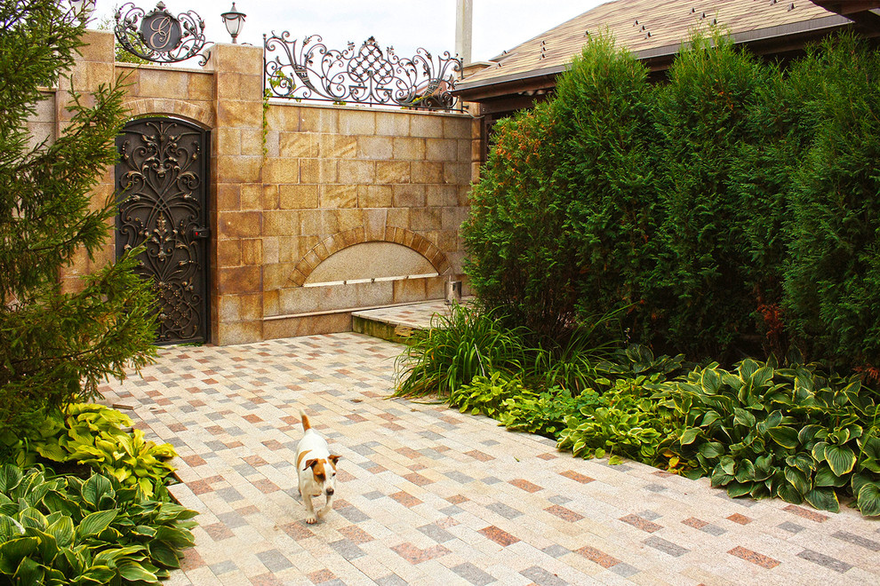 Экстерьер - садовая калитка на дачном участке.