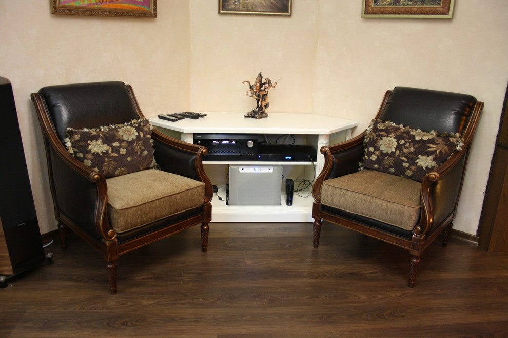 Бар с кинотеатром в частном доме