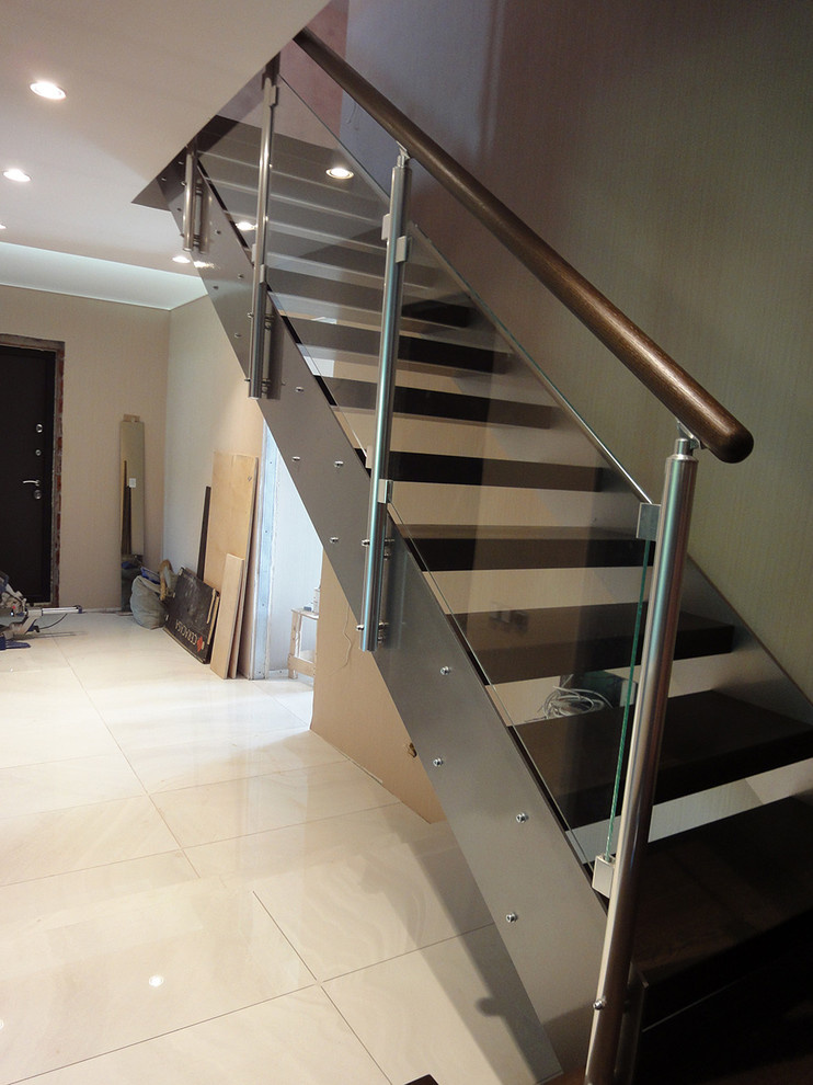 Металлическая лестница на тетивах в Павловске