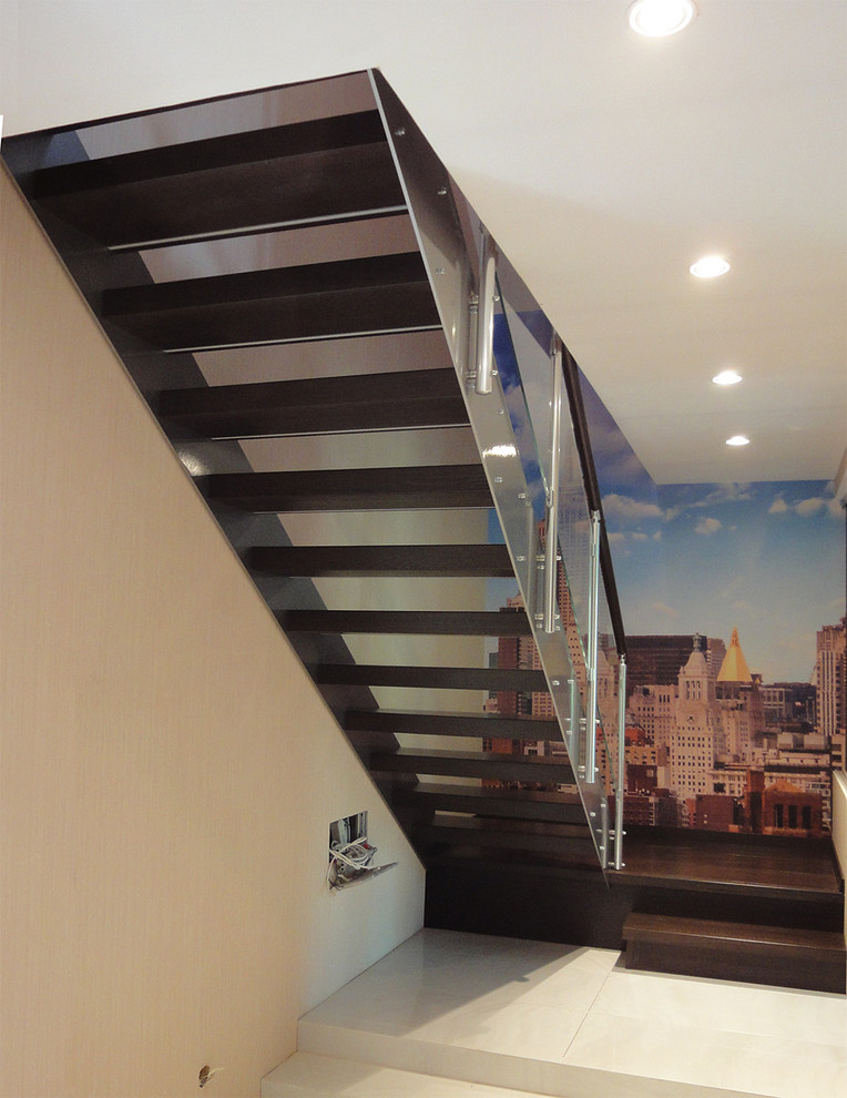 Металлическая лестница на тетивах в Павловске