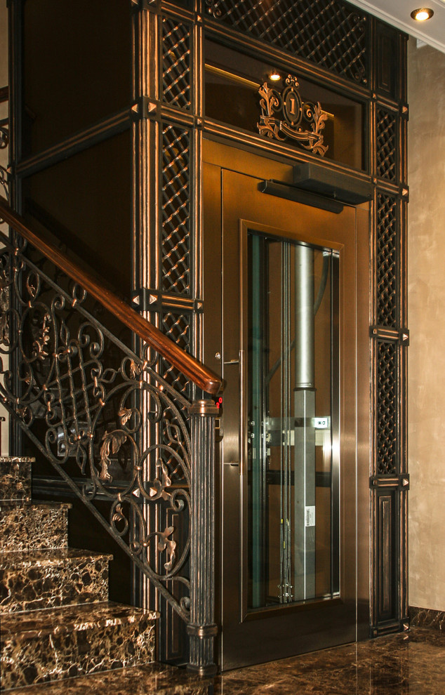 Кованая шахта лифта