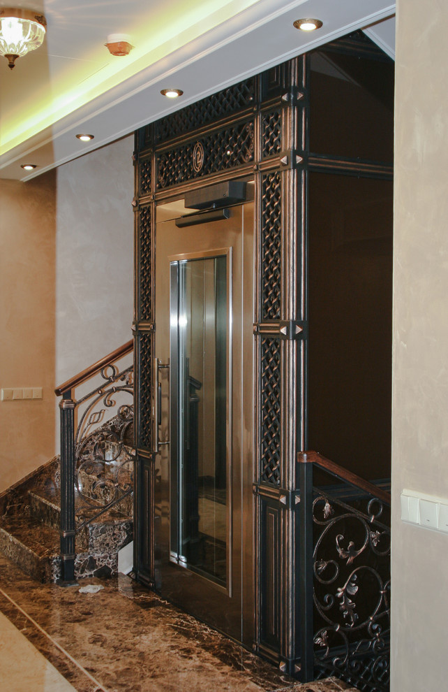 Кованая шахта лифта