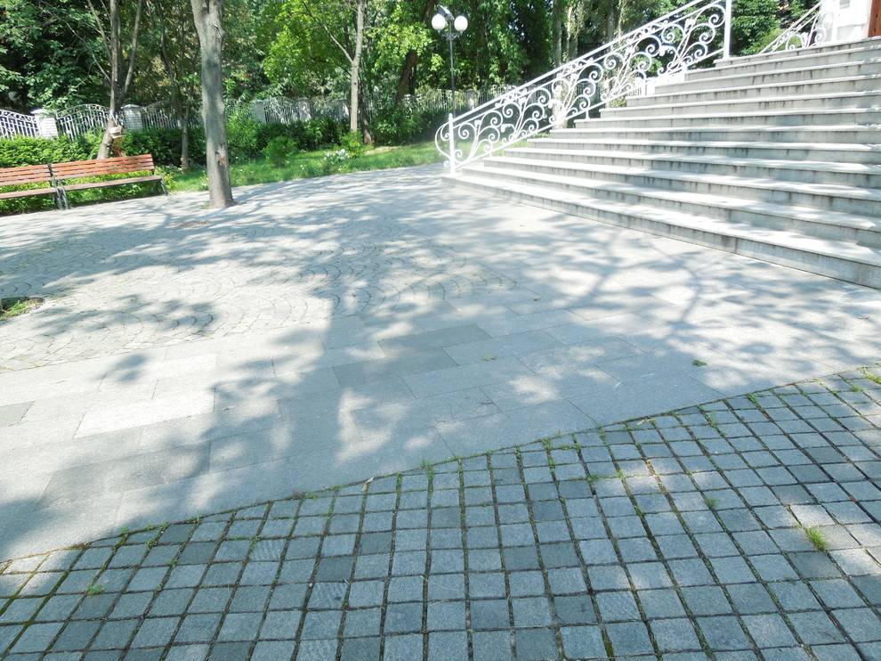 Обложка проекта: Брусчатка около Храма в Савхозе им. Ленина