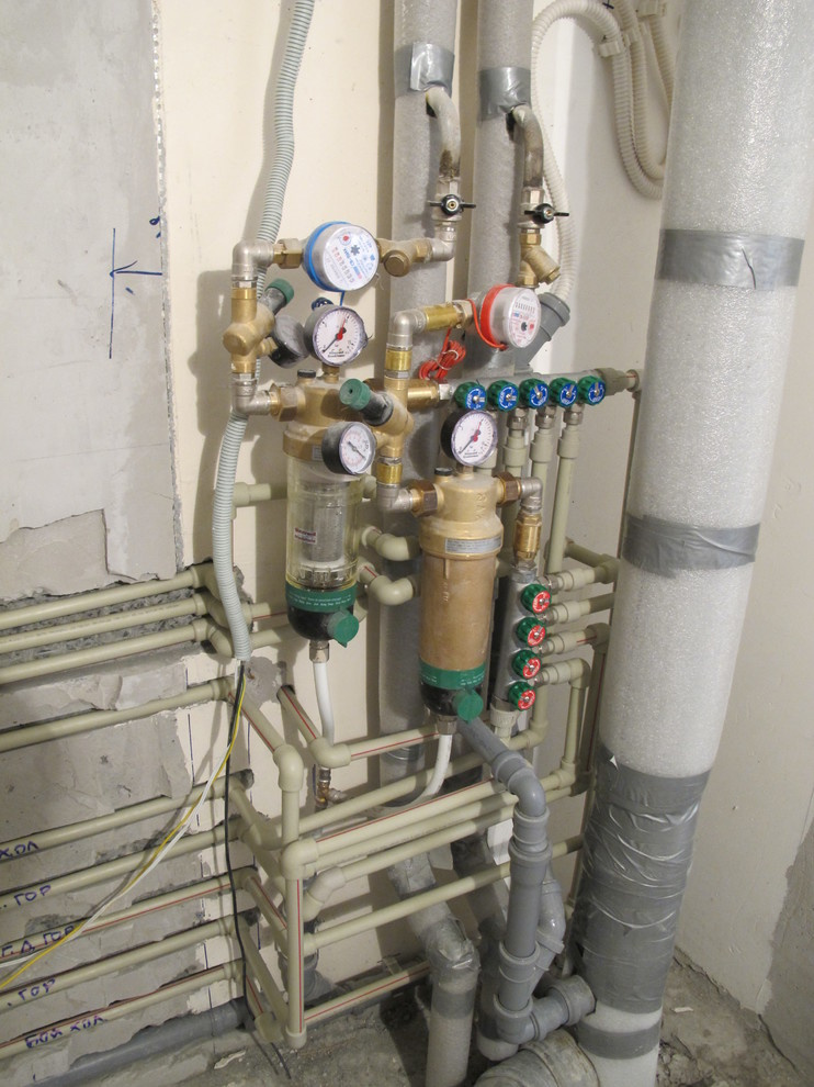 Коллектор разводки воды ванной и туалета