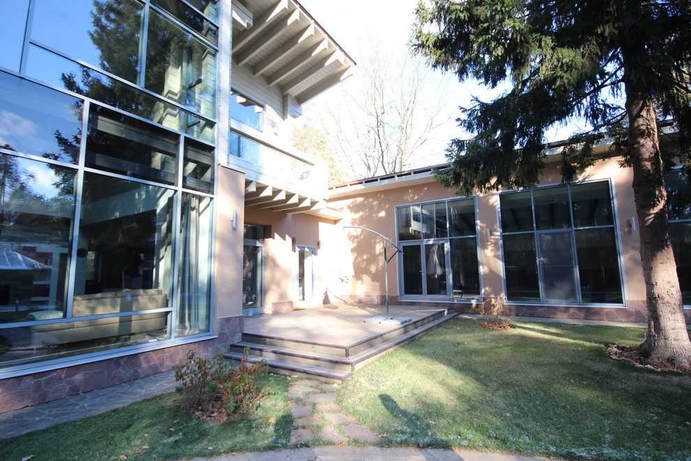 Жилой дом с бассейном