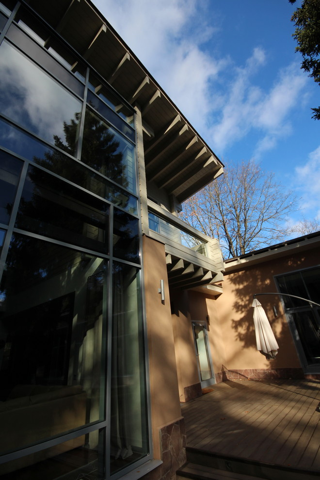 Жилой дом с бассейном