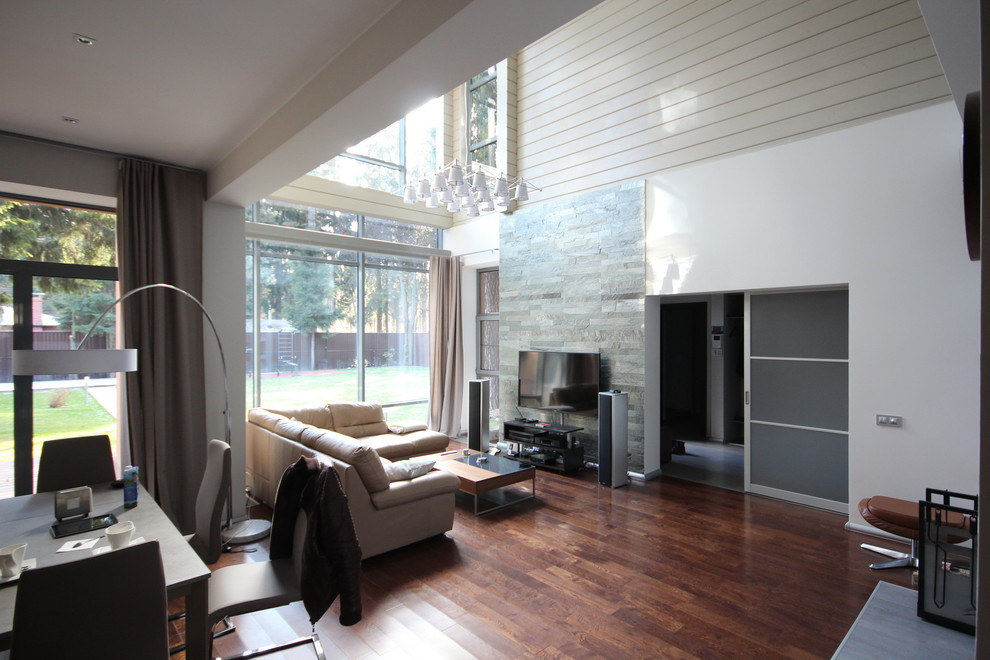 Жилой дом с бассейном