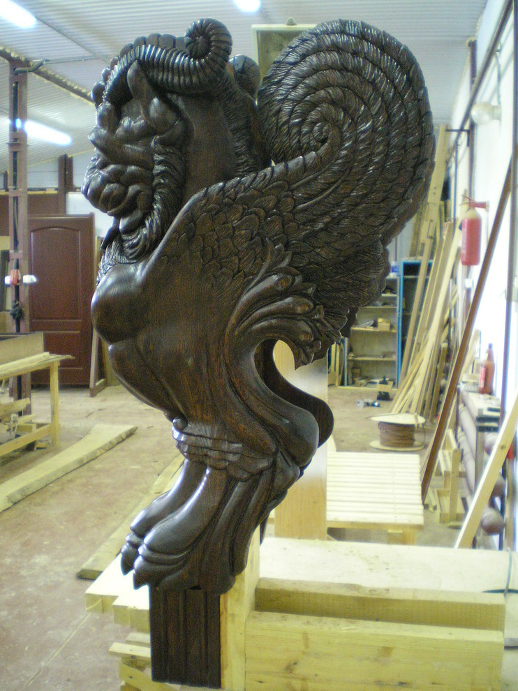 Фигура на заходной столб лестницы.