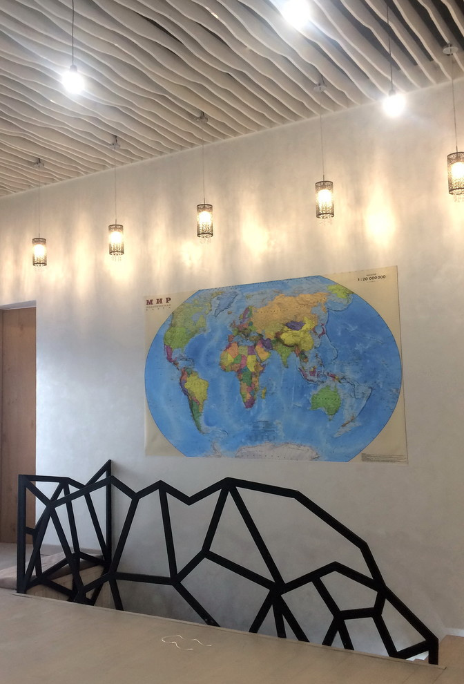 второй этаж . вид на карту мира