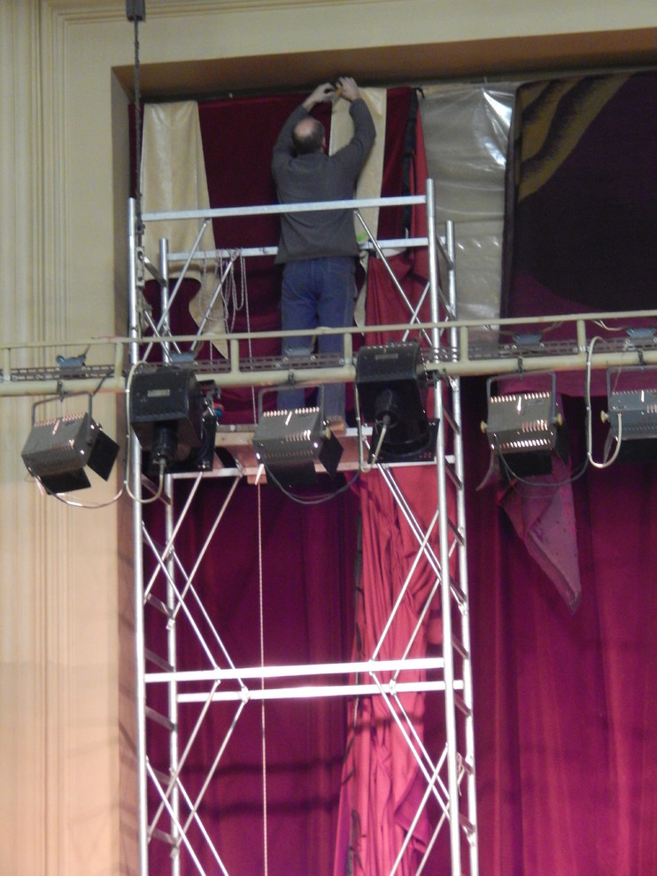 Одежда сцены для ДК им. Горького