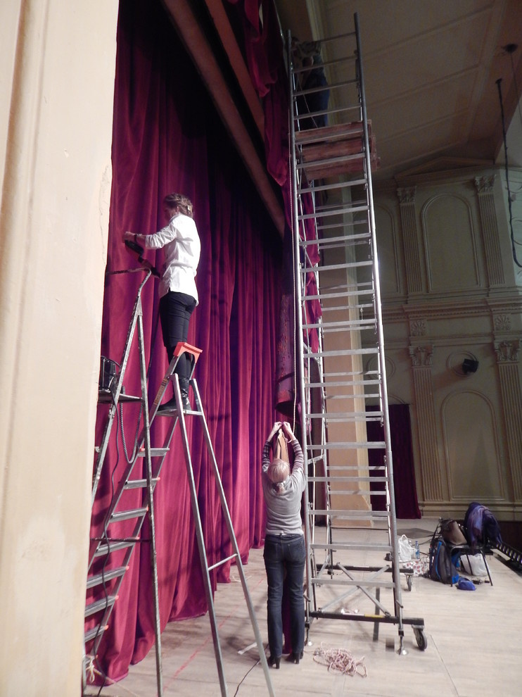 Одежда сцены для ДК им. Горького