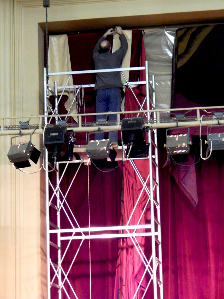 Обложка проекта: Одежда сцены для ДК им. Горького