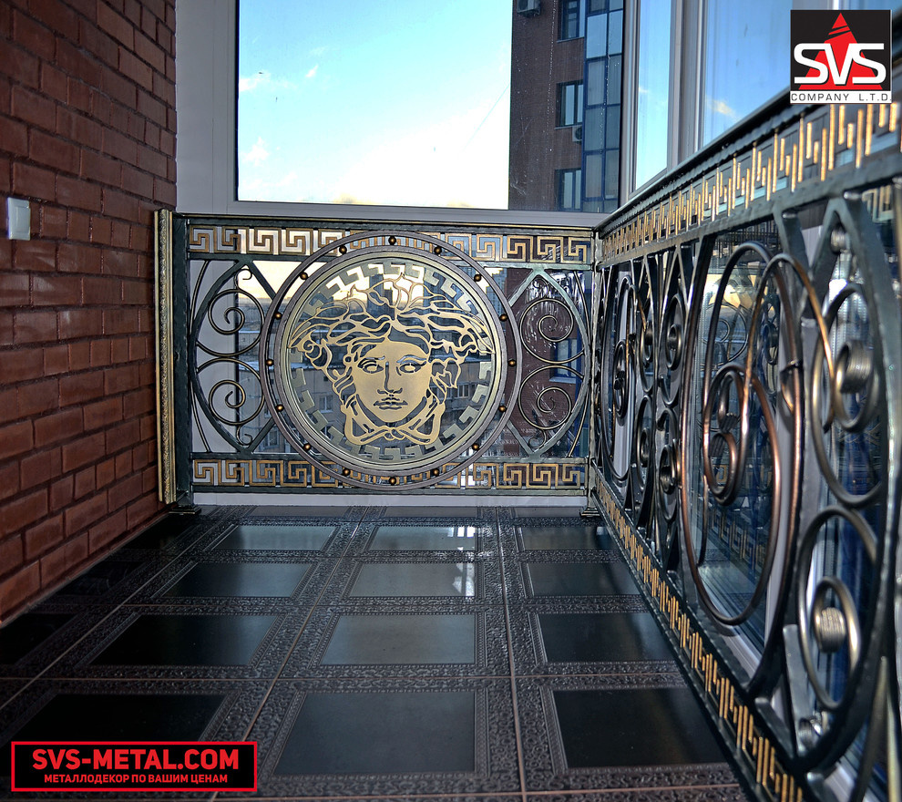 балкон VERSACE