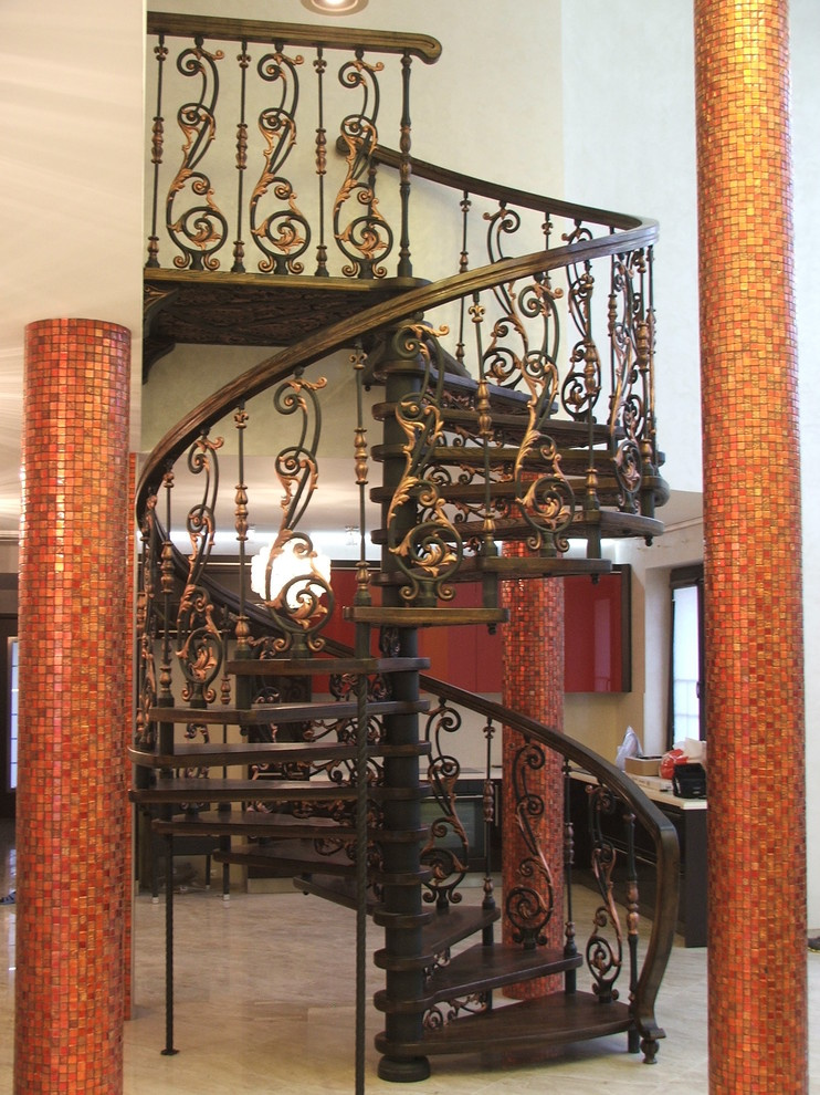 лестница винтовая - ясень + чугонолитьё