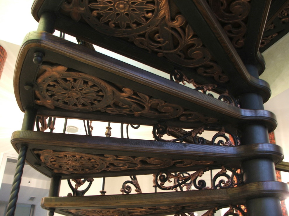 лестница винтовая - ясень + чугонолитьё