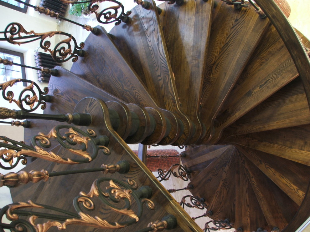 лестница винтовая - ясень + чугонолитьё