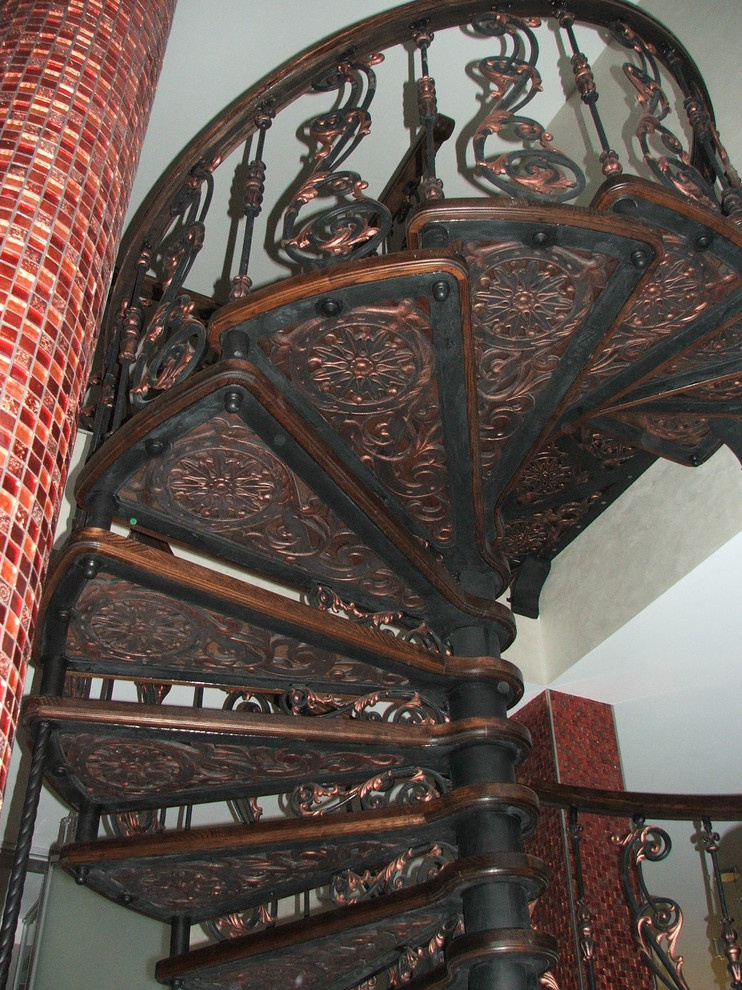 Обложка проекта: лестница винтовая - ясень + чугонолитьё