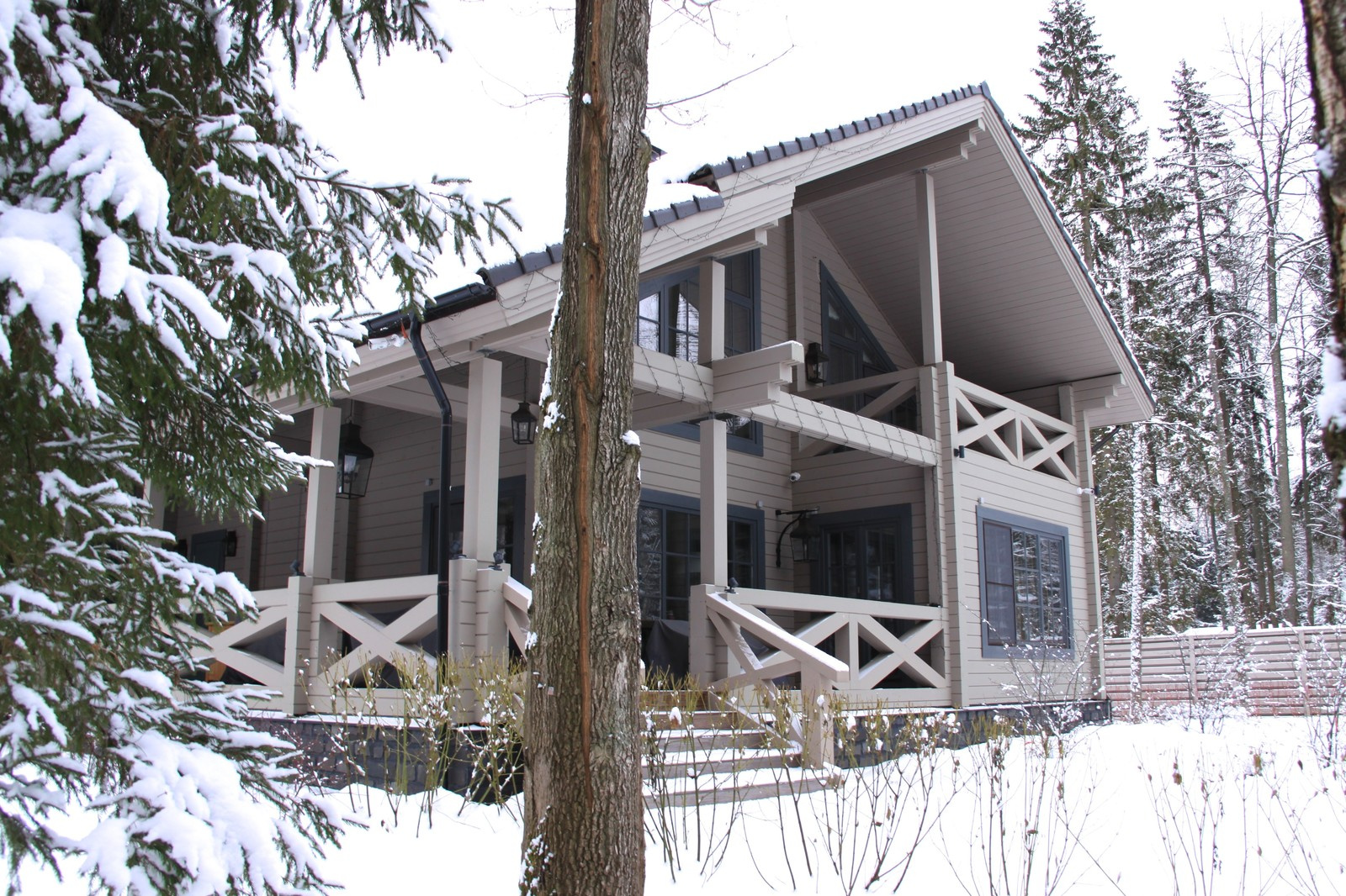 Зимняя Сказка, Дом из клееного бруса "Бекаль".