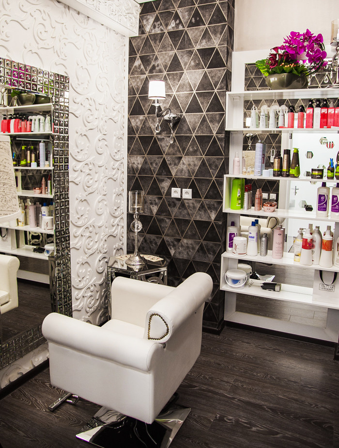 "The Beauty Bar" by Camistas.