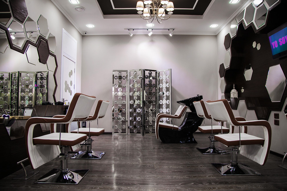 "The Beauty Bar" by Camistas.