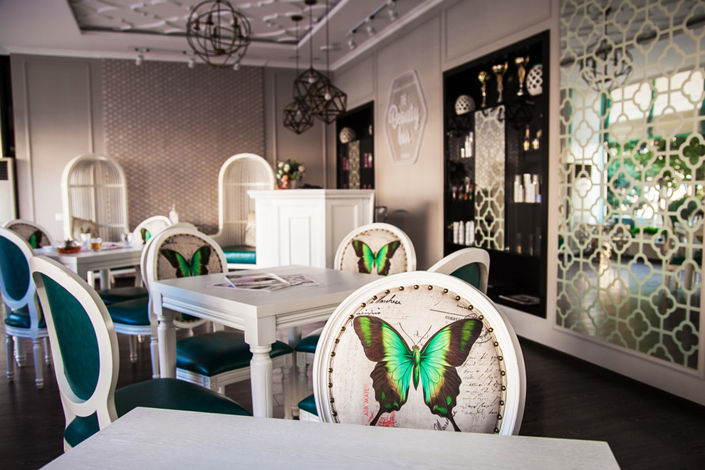 "The Beauty Bar" by Camistas.