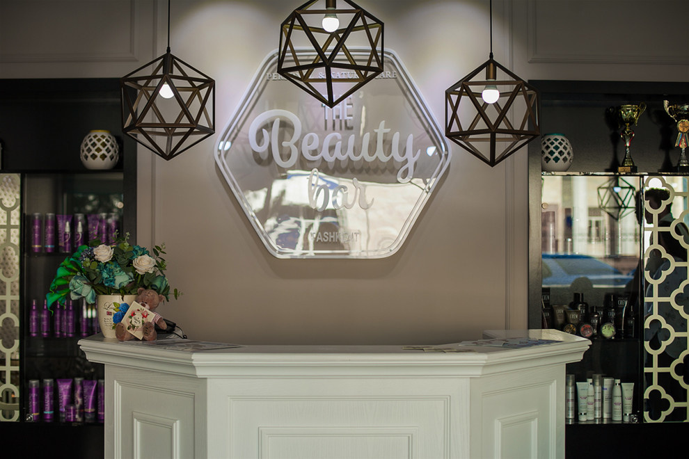 "The Beauty Bar" by Camistas.
