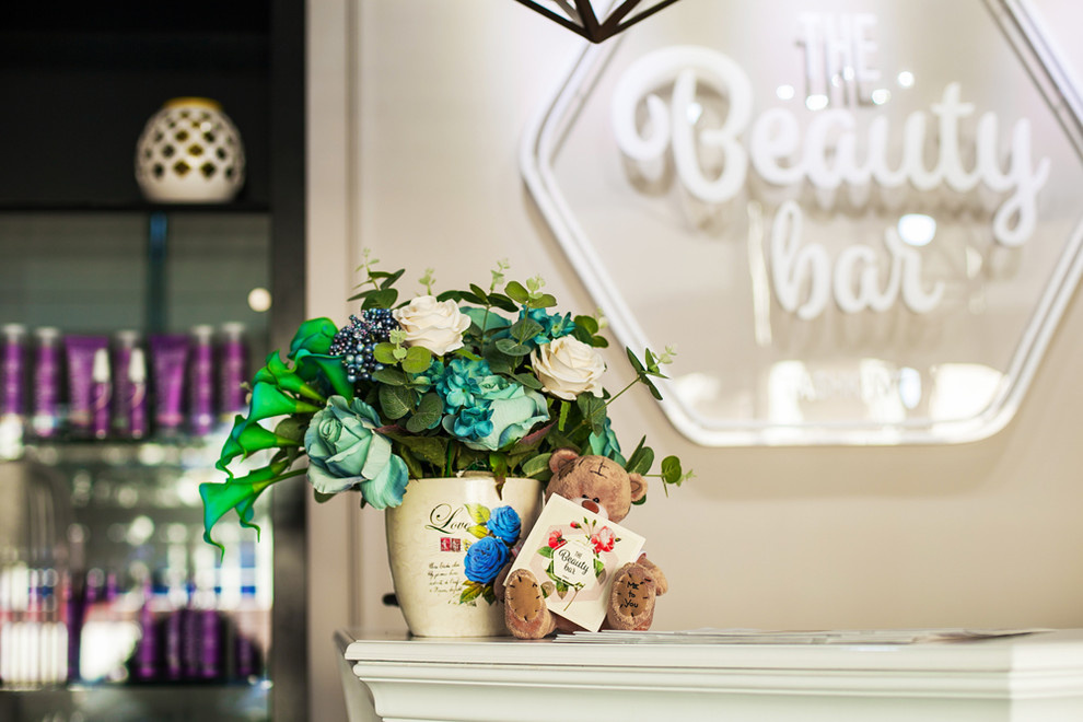 "The Beauty Bar" by Camistas.